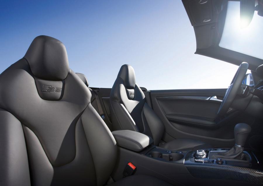 Интерьер Audi S5 Cabriolet 2009 года  (фото 46 из 56)